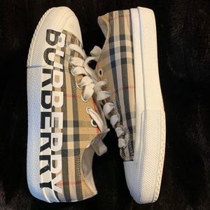 Authentic Burberry Canvas Larkhall Low-Top Logo Sneakers